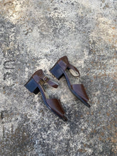 Load image into Gallery viewer, 1990’s brown heeled mary jane sandals