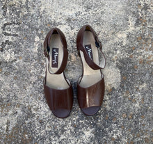 Load image into Gallery viewer, 1990’s brown heeled mary jane sandals