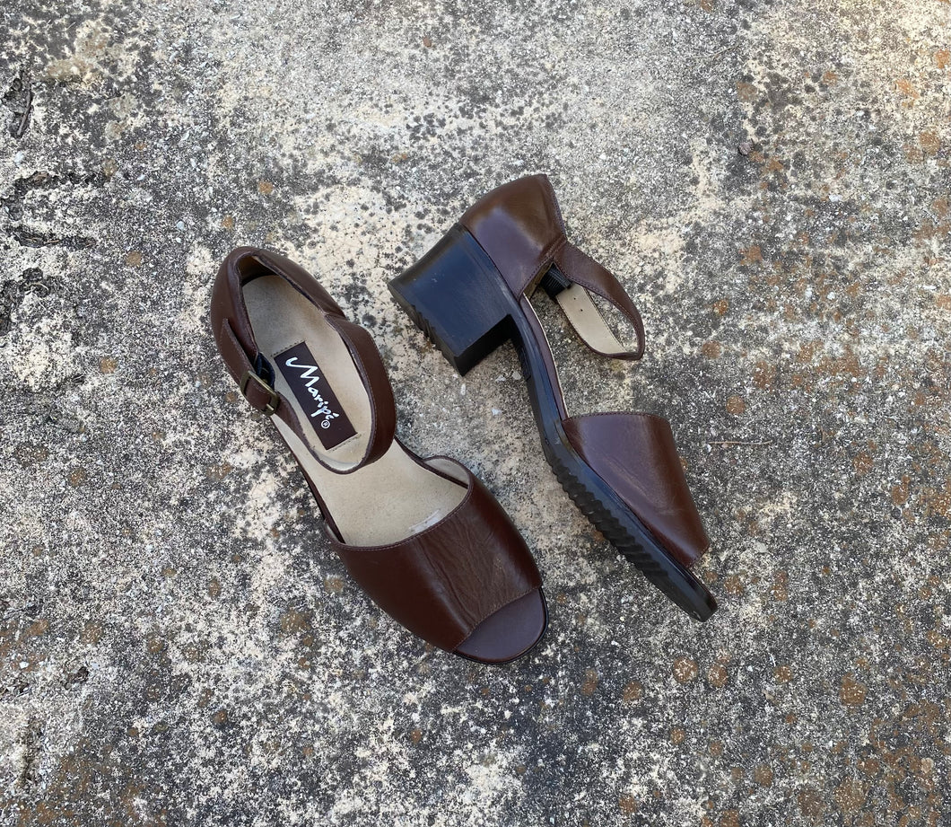 1990’s brown heeled mary jane sandals