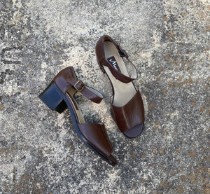 1990’s brown heeled mary jane sandals