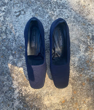 Load image into Gallery viewer, 1990’s navy blue chunky heels
