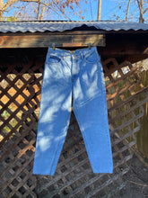 Load image into Gallery viewer, 1990’s light wash high waisted jeans
