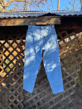 Load image into Gallery viewer, 1990’s light wash high waisted jeans
