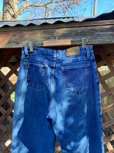 Load image into Gallery viewer, 1990’s medium wash high waisted jeans
